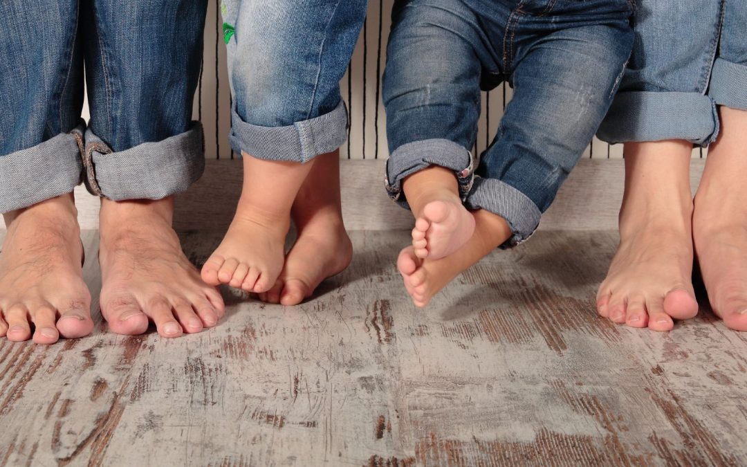 Mit Kindern barfuss in die Welt hinaus